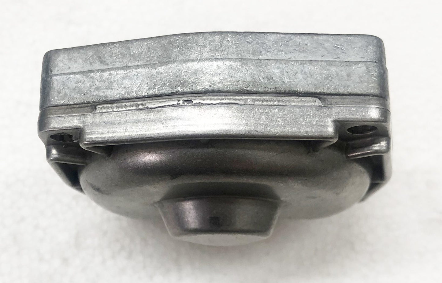 A close up of the bottom part of an engine