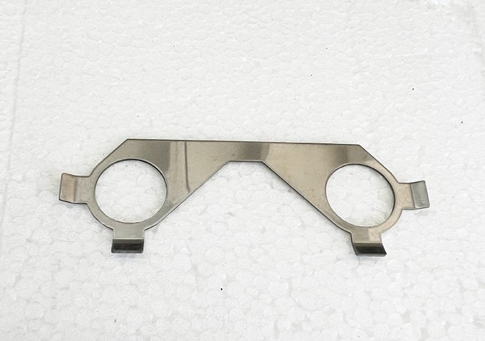 A metal piece of art that is shaped like glasses.